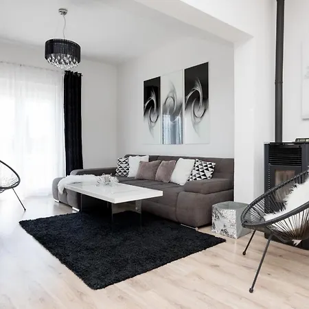 Natura With Private Pool Apartman