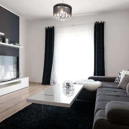 Natura With Private Pool Apartman