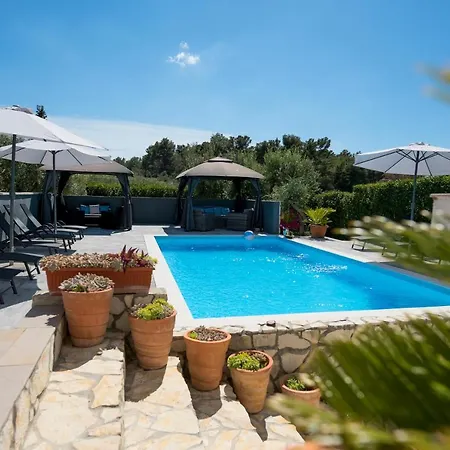 Natura With Private Pool Apartman Zára