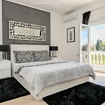Natura With Private Pool Apartment *