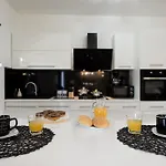 Natura With Private Pool Apartamento