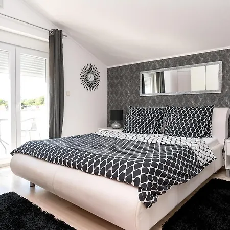 Natura With Private Pool Ζαντάρ