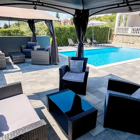 Natura With Private Pool Daire