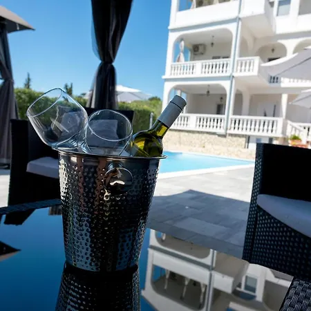 Natura With Private Pool Ζαντάρ