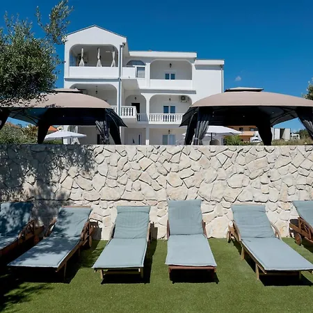 Natura With Private Pool Ζαντάρ