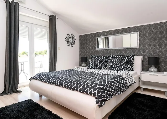 Natura With Private Pool Zadar