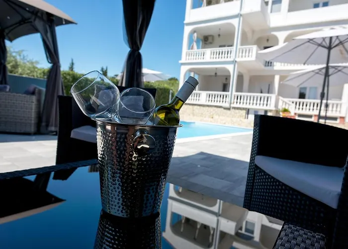 Natura With Private Pool Zadar