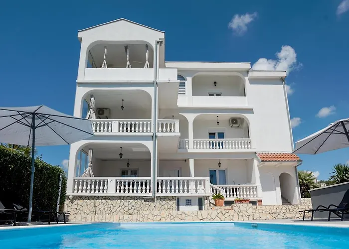 Natura With Private Pool Apartment *