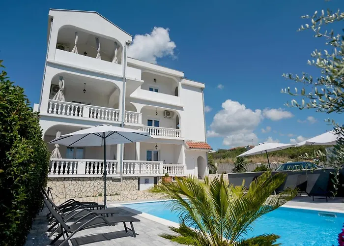 Appartement Natura With Private Pool *